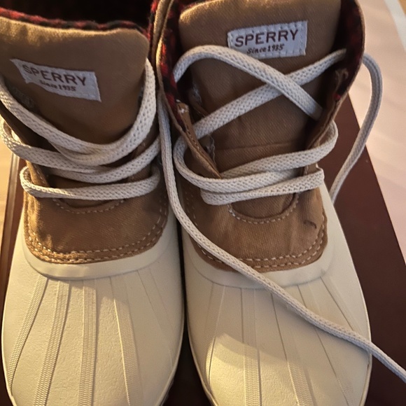 Sperry Shoes - Sperry Woman’s waterproof boots